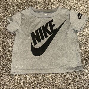 Nike Kids Black and Gray Short Sleeve Tee